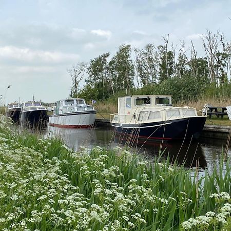 Boat Ella - Kamperen Op Het Water -Niet Om Mee Te Varen -Read Host Profile-Lees Hostprofiel Jutrijp 외부 사진