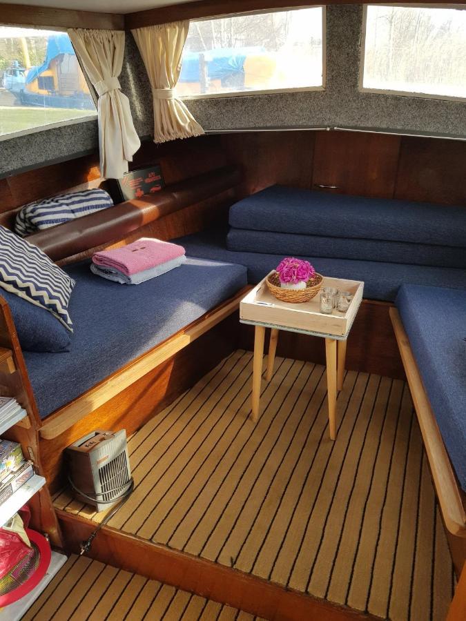 Boat Ella - Kamperen Op Het Water -Niet Om Mee Te Varen -Read Host Profile-Lees Hostprofiel Jutrijp 외부 사진