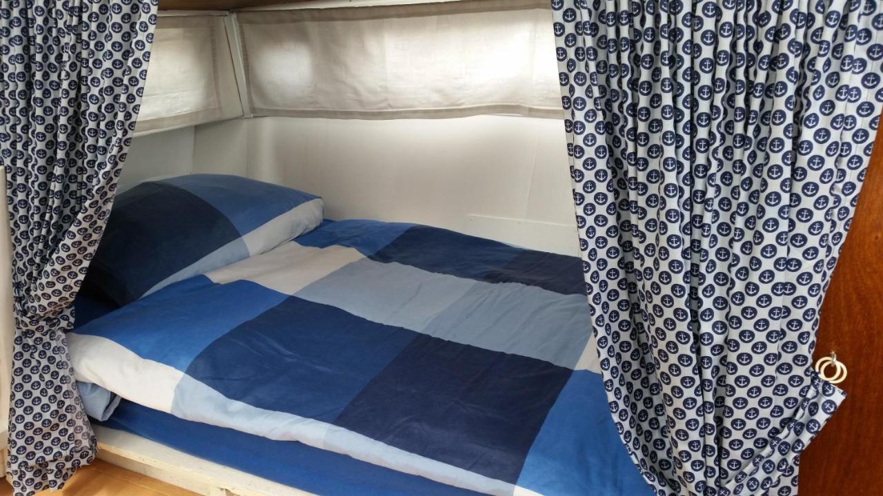 Boat Ella - Kamperen Op Het Water -Niet Om Mee Te Varen -Read Host Profile-Lees Hostprofiel Jutrijp 외부 사진