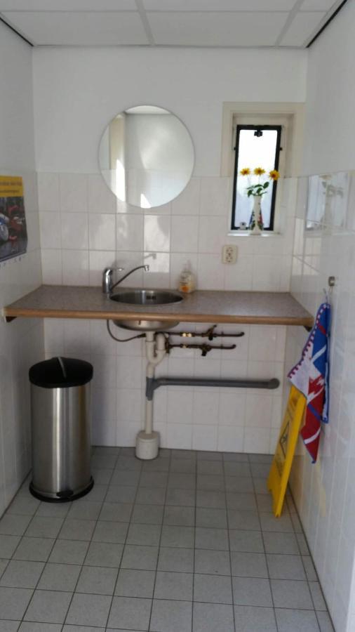 Boat Ella - Kamperen Op Het Water -Niet Om Mee Te Varen -Read Host Profile-Lees Hostprofiel Jutrijp 외부 사진