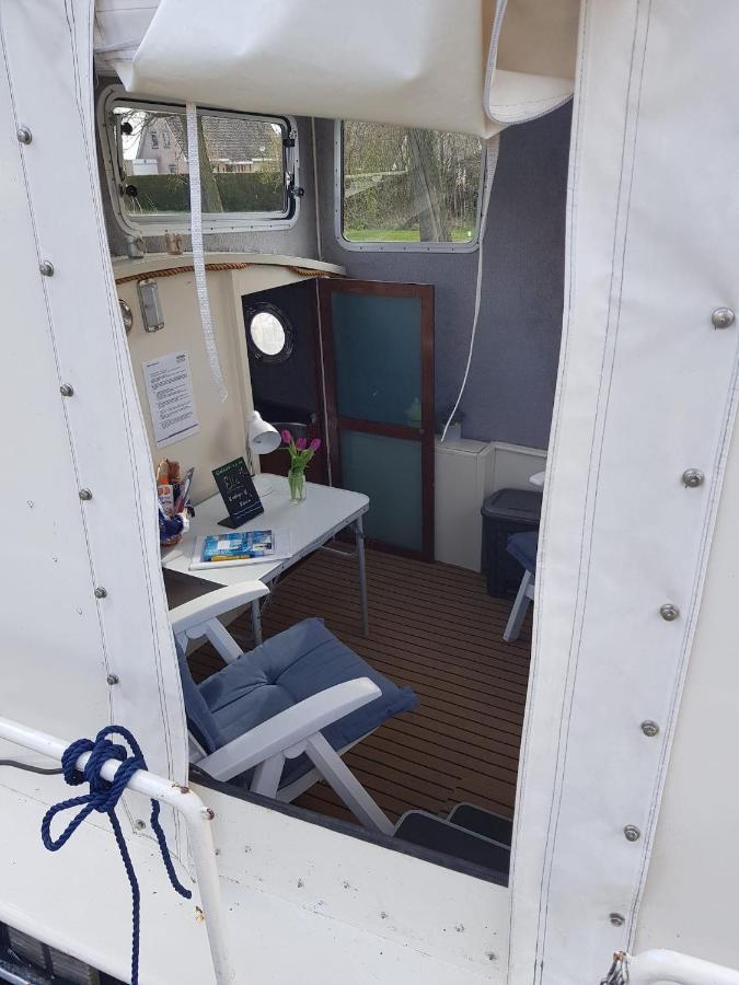 Boat Ella - Kamperen Op Het Water -Niet Om Mee Te Varen -Read Host Profile-Lees Hostprofiel Jutrijp 외부 사진