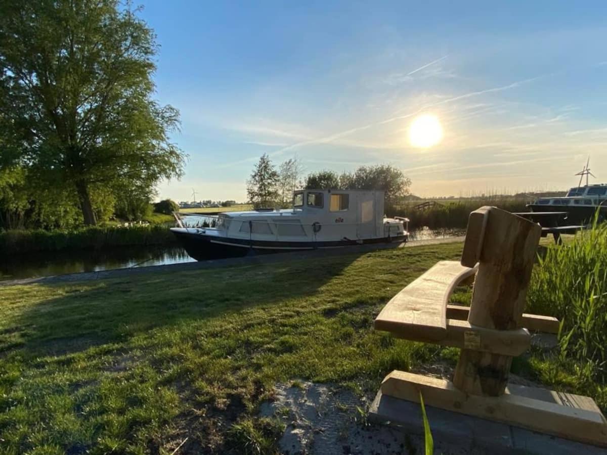 Boat Ella - Kamperen Op Het Water -Niet Om Mee Te Varen -Read Host Profile-Lees Hostprofiel Jutrijp 외부 사진