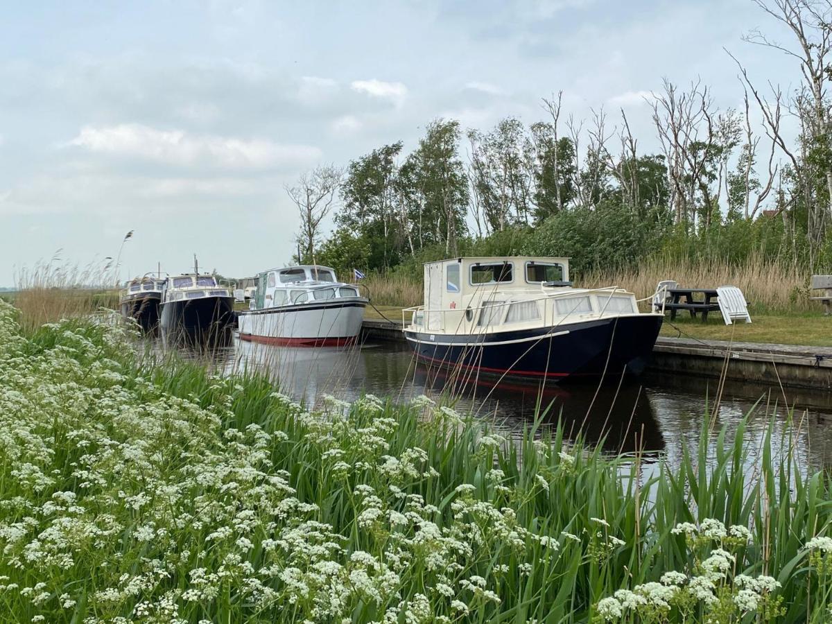 Boat Ella - Kamperen Op Het Water -Niet Om Mee Te Varen -Read Host Profile-Lees Hostprofiel Jutrijp 외부 사진